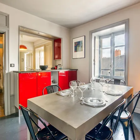 Duplex De 115m2 Dans Un Batiment Chic Historique - Le Belvedere St Nicolas Апартаменты